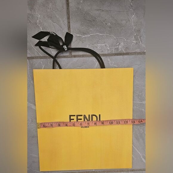 Fendi gift box.medium size.With tissue paper and a paper bag logo tag. - Picture 7 of 7